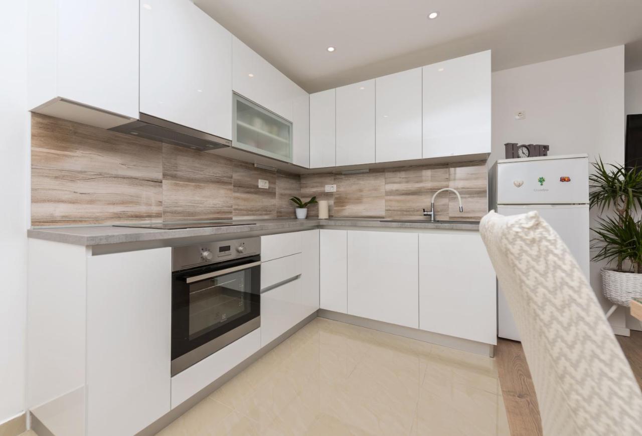 Apartment Strawberry Makarska Buitenkant foto